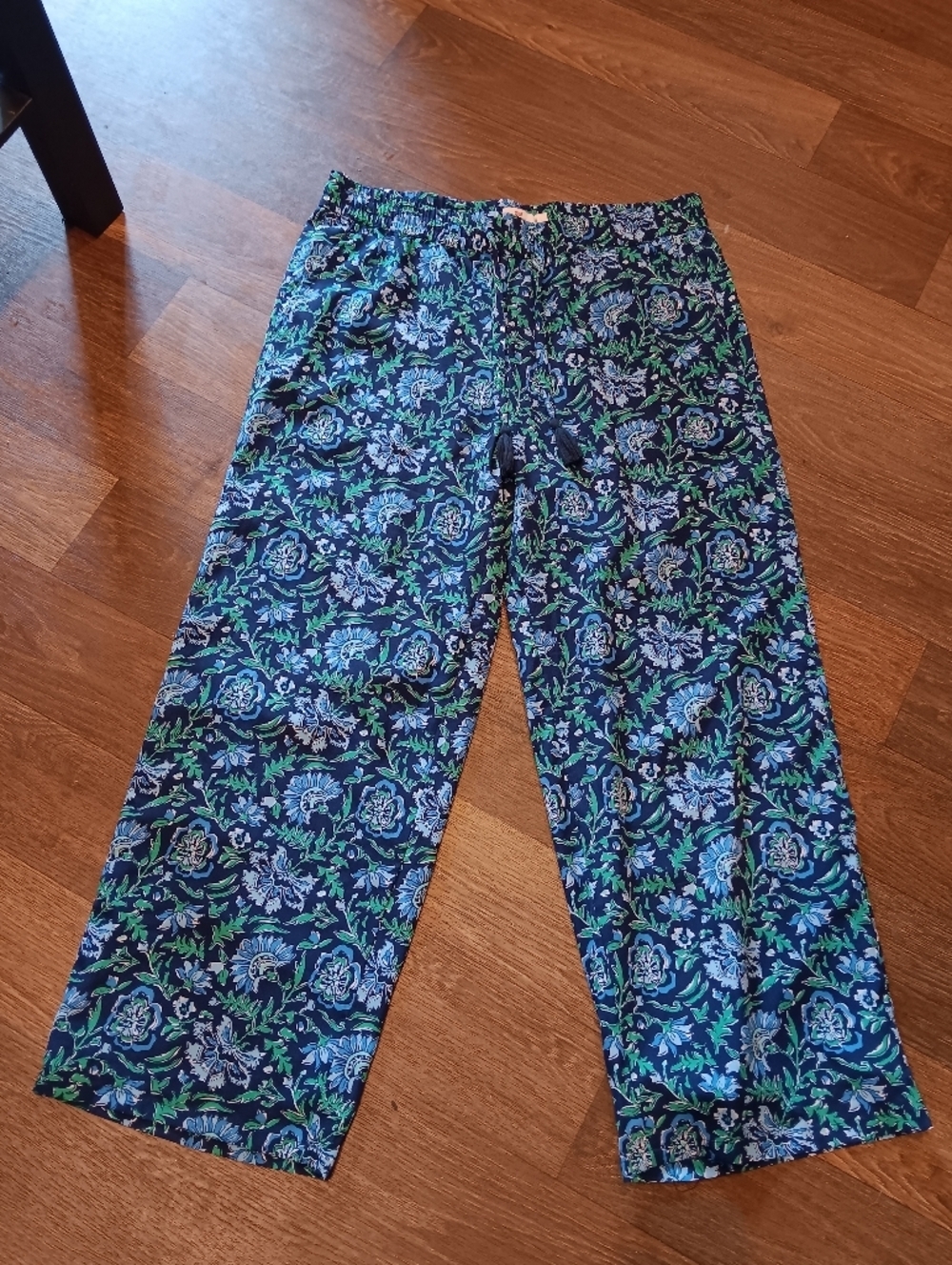 Vineyard Vines Navy Blue & Green Floral Bage Pants